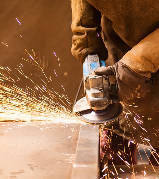 Ingeniero con casco